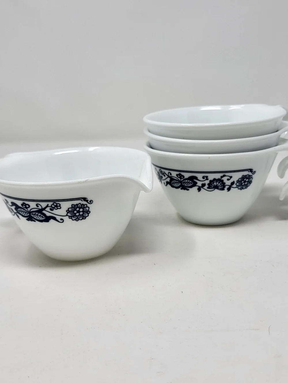 Corelle‎ Old Town Blue Onion Tea Cups Creamer Set of 4 Blue White Vintage